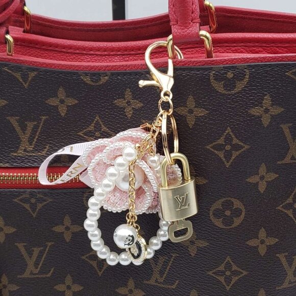 100% Auth Louis Vuitton Lock & Key with unbranded Bagcharm, Keycharm, Keychain - Picture 3 of 6